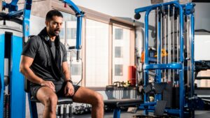 Why You Feel The Weight So Much in Your Hips in Squat