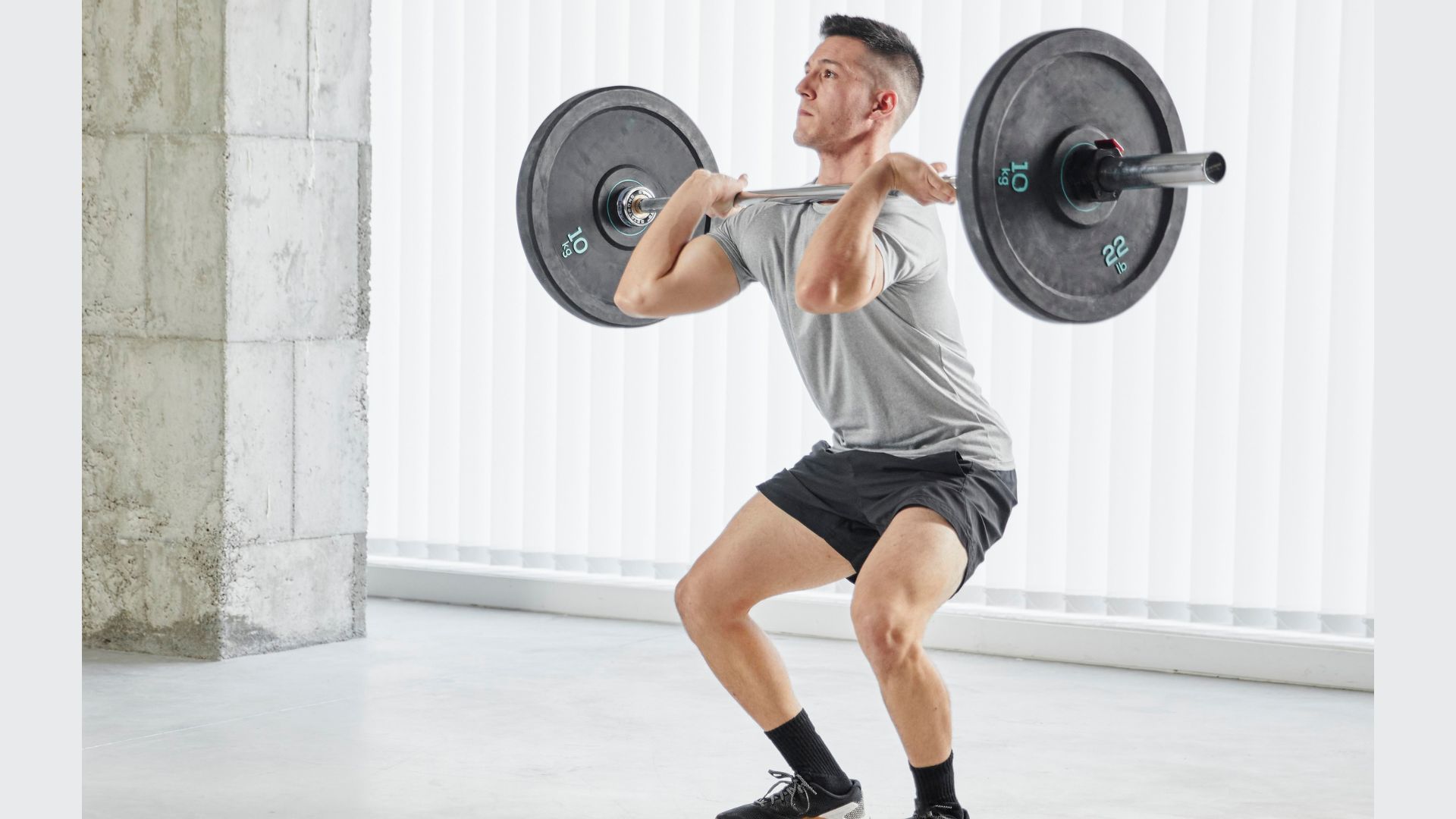 How Much Should I Squat If I'm 27 Years Old: Achieving the Right Balance for Strength and Fitness