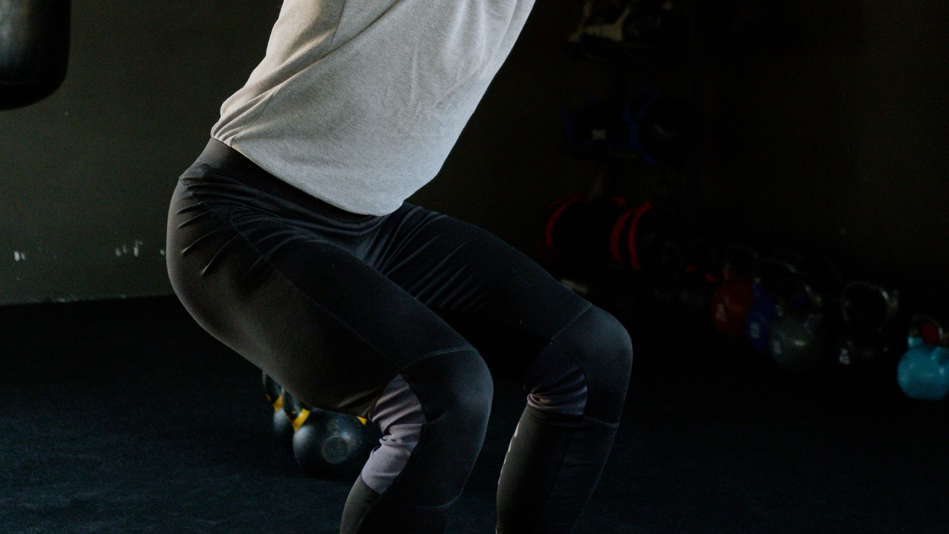 How to do squats with bad knees (Explained)